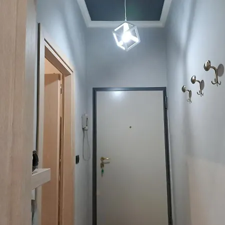 Nel Cuore Di - Laterale Via Farini דירה *