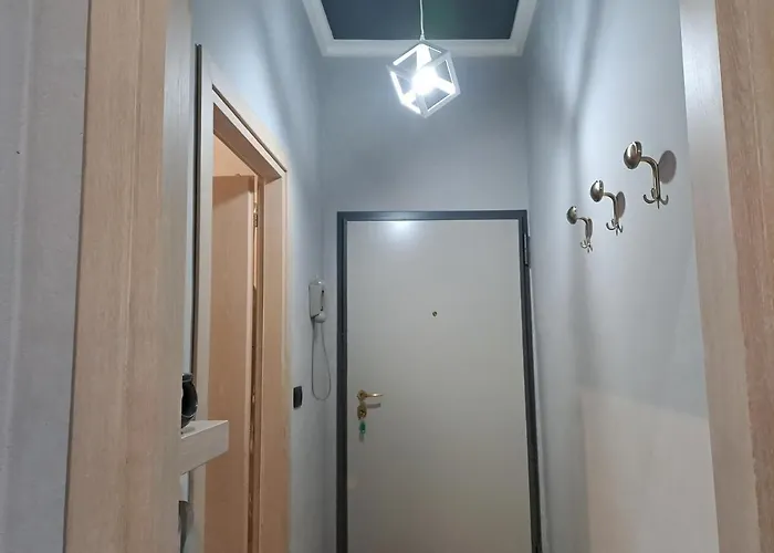 Nel Cuore Di - Laterale Via Farini דירה *